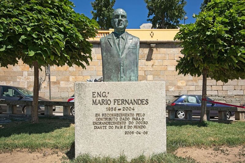 DC 22-0654-186.jpg :: Saga Douro River Cruise, Porto to Regua Lamego, River Douro: Peso da Régua, Vila Real District.  Statue of  Mário Fernandes, the first director of IND - Instituto de Navegabilidade do Douro. Installed in 2008 Photo taken 30/08/2022