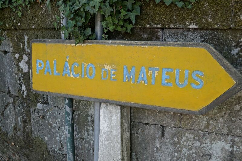 DC 22-0766-002.jpg :: Saga Douro River Cruise, Fundação da Casa de Mateus: Signpost to the Fundação da Casa de Mateus (Mateus Palace) in Vila Real, Vila Real District. Photo taken 30/08/2022