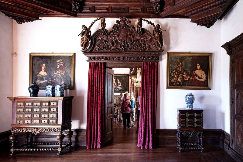 DC 22-0766-131.jpg :: Saga Douro River Cruise, Fundação da Casa de Mateus: The Mateus Palace , also known as the Solar de Mateus and Casa de Mateus, is located in the parish of Mateus, municipality of Vila Real, District of Vila Real. The Casa de Mateus was built in the first half of the 18th century by the 3rd Morgado de Mateus, António José Botelho Mourão. The house was always administered by the Sousa Botelho family. The project for this palace was presumably designed by the architect Nicolau Nasoni. The Palace consists of the main house, the gardens, the wine cellar and a chapel. The Mateus Palace has been classified as a National Monument since 1910. Interior of the palace. The vestibule or entrance hall – a very grand room. You can see a grand tapestry, with two Lions on the coat of arms that represent protection. The vestibule or Grand Hall provides access to the library (to the North) and the social wing (to the South). Photo taken 30/08/2022