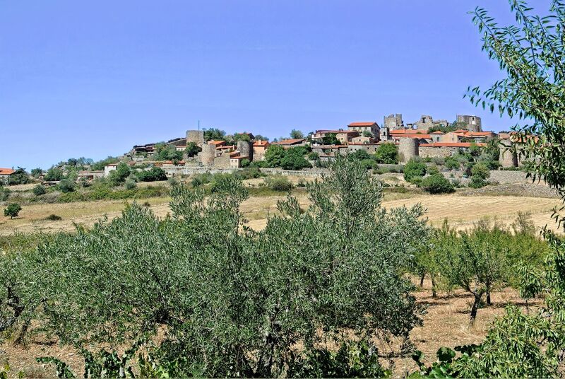 DC 22-0791-005.jpg :: Saga Douro River Cruise, Barca d'Alva, Castelo Rodrigo: From its lofty hilltop position, the small historical village of Castelo Rodrigo looks down over the plateau stretching eastwards to Spain and northwards to the deep valley of the River Douro. According to tradition, it was founded by Alfonso IX of León, in order to be given to Count Rodrigo Gonzalez de Girón, who repopulated it and gave it its name. With the Treaty of Alcanices, signed in 1297 by D. Dinis, poet and king of Portugal, it came into the possession of the Portuguese crown. Photo taken 31/08/2022