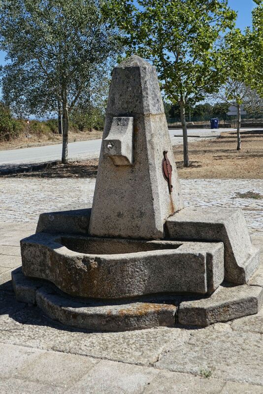 DC 22-0791-010.jpg :: Saga Douro River Cruise, Barca d'Alva, Castelo Rodrigo: Outside the castle walls, an ancient stone made water fountain. Photo taken 31/08/2022