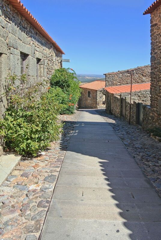 DC 22-0791-021.jpg :: Saga Douro River Cruise, Barca d'Alva, Castelo Rodrigo: Street leading from the main entrance in Castelo Rodrigo. Photo taken 31/08/2022