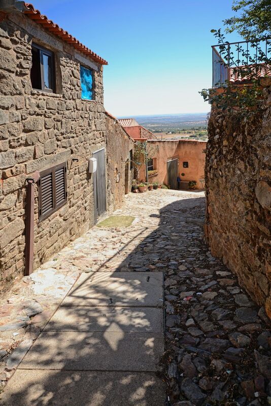 DC 22-0791-025.jpg :: Saga Douro River Cruise, Barca d'Alva, Castelo Rodrigo: Old stone houses and narrow street in the ancient town of Castelo Rodrigo. Photo taken 31/08/2022