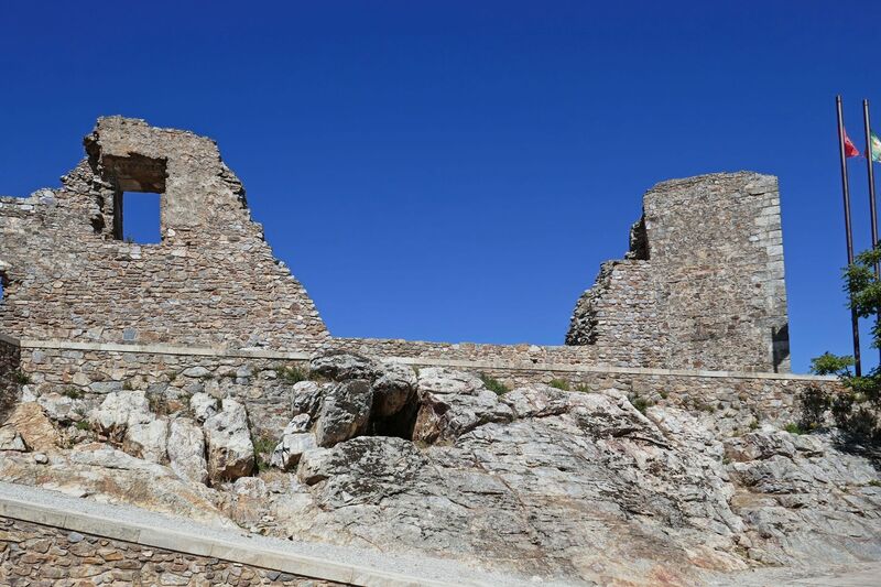DC 22-0791-033.jpg :: Saga Douro River Cruise, Barca d'Alva, Castelo Rodrigo: After King Dinis's reforms, the castle was surrounded by a barbican, requiring access to the fortress's interior via a wraparound route, capable of vertical fire. We can also observe the reconstruction of the original access to the citadel on a ramp built as part of the restoration work on this Historic Village. Photo taken 31/08/2022