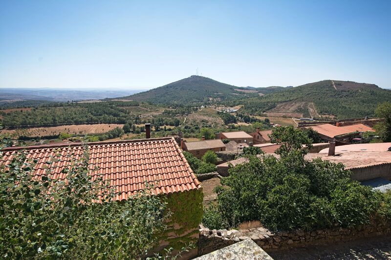 DC 22-0791-038.jpg :: Saga Douro River Cruise, Barca d'Alva, Castelo Rodrigo: Plateau around the outside walls of Castelo Rodrigo. Photo taken 31/08/2022