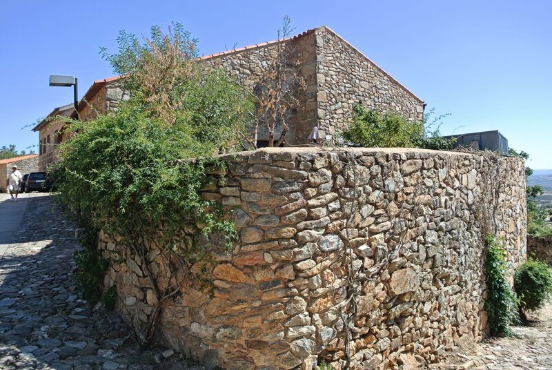 DC 22-0791-047.jpg :: Saga Douro River Cruise, Barca d'Alva, Castelo Rodrigo: Medieval village of Castelo Rodrigo. Photo taken 31/08/2022