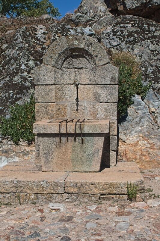 DC 22-0791-049.jpg :: Saga Douro River Cruise, Barca d'Alva, Castelo Rodrigo: Ancient stone made water fountain in Castelo Rodrigo. Photo taken 31/08/2022
