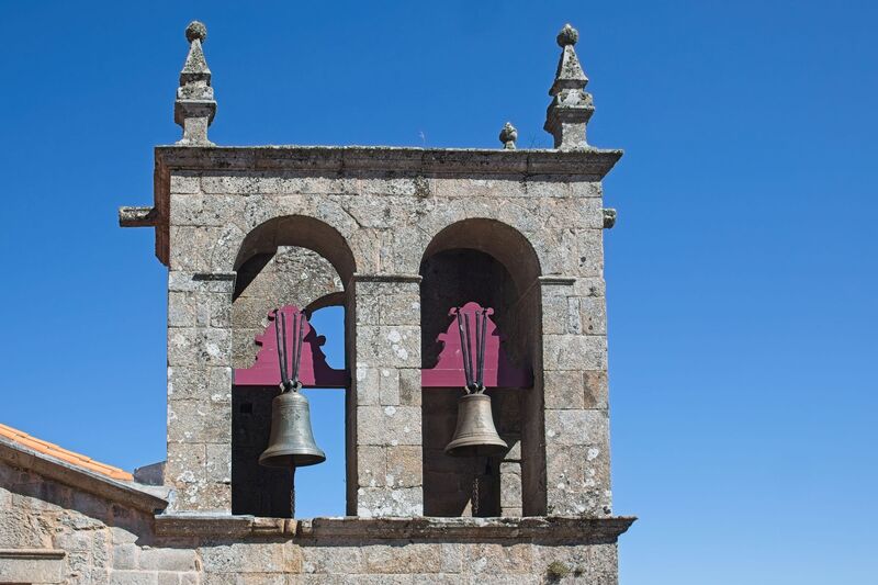 DC 22-0791-060.jpg :: Saga Douro River Cruise, Barca d'Alva, Castelo Rodrigo: The Mother Church is dedicated to Our Lady of Rocamador, and was founded in the thirteenth century by the Confraternity of the Friars of Our Lady of Rocamador, a congregation that was dedicated to assisting Compostela pilgrims. The Property maintains the primitive typology, it is an example of transition between Romanesque and Gothic, but it underwent later works, namely in the sixteenth and seventeenth centuries, which changed the structure of the temple. It has a composite plan, three naves, straight lintel porticoes and angular pediment. Inside we can admire a wooden coffered ceiling painted with hagiographic scenes, in the chancel eighteenth-century blue and white tiles and in the main altar Hispano-Arabic tiles. The Church was restored in the late 90s as part of the Historical Villages of Portugal Program. Photo taken 31/08/2022