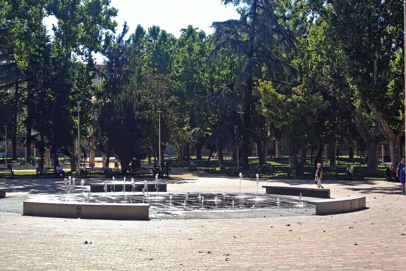 DC 22-0794-003b.jpg :: Saga Douro River Cruise, Salamanca. Spain: La Alamedilla Park, Salamanca has become an urban refuge. Its main fountain is used by children and families as an improvised swimming pool. Photo taken 01/09/2022