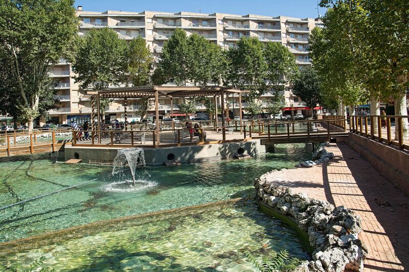 DC 22-0794-012.jpg :: Saga Douro River Cruise, Salamanca. Spain: Lake in La Alamedilla Park, Salamanca. Photo taken 01/09/2022