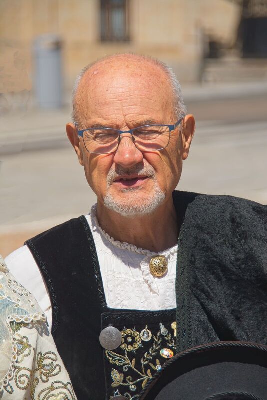 DC 22-0794-061.jpg :: Saga Douro River Cruise, Salamanca. Spain: Elderly Spanish gentleman in traditional Spanish costume at the Plaza del Concilio de Trento. Photo taken 01/09/2022