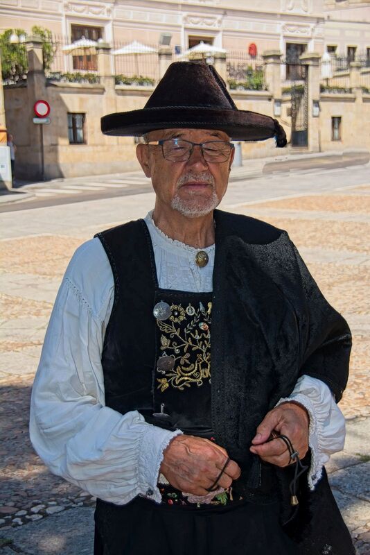 DC 22-0794-062.jpg :: Saga Douro River Cruise, Salamanca. Spain: Elderly Spanish gentleman in traditional Spanish costume at the Plaza del Concilio de Trento. Photo taken 01/09/2022