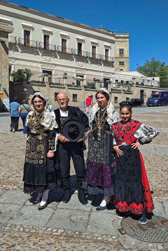 DC 22-0794-067.jpg :: Saga Douro River Cruise, Salamanca. Spain: Spanish family in traditional Spanish costume at the Plaza del Concilio de Trento. Photo taken 01/09/2022