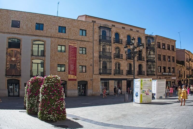 DC 22-0794-107.jpg :: Saga Douro River Cruise, Salamanca. Spain: Plaza del Liceo in Calle Toro. Photo taken 01/09/2022