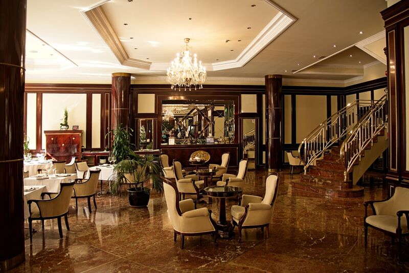 DC 22-0794-114.jpg :: Saga Douro River Cruise, Salamanca. Spain: The 5-star Hotel Alameda Palace. The hotel is located on the Paseo de la Estación, just 300 meters from the centre of Salamanca. The dining area. Photo taken 01/09/2022