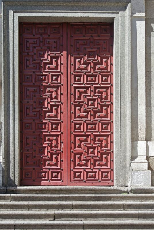 DC 22-0794-150.jpg :: Saga Douro River Cruise, Salamanca. Spain: Imposing doors of the Clerecía (Church of the Holy Spirit) in Calle dela Componnia. Photo taken 01/09/2022