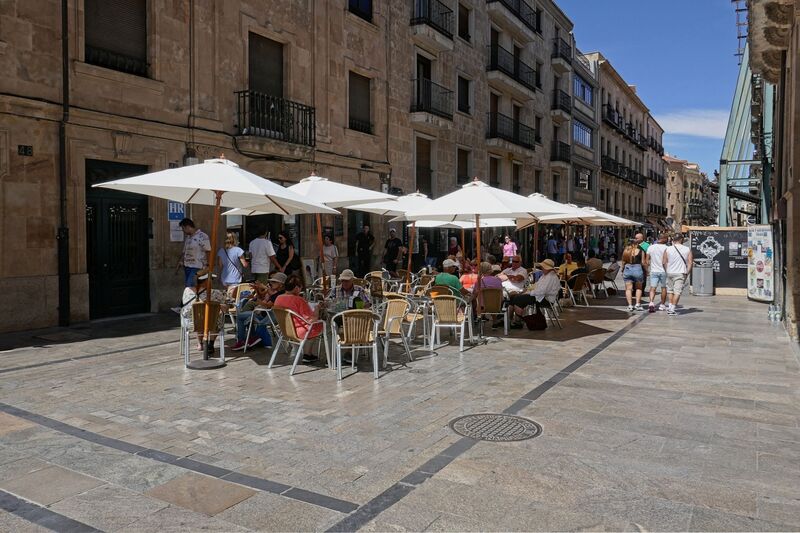 DC 22-0794-178.jpg :: Saga Douro River Cruise, Salamanca. Spain: View down the Rúa Mayor, a pedestrian street in the historic centre of Salamanca. The street leads toward the bell tower of the city's cathedral complex. The street is lined with historic buildings, shops, and outdoor cafes (tapas bars). Photo taken 01/09/2022