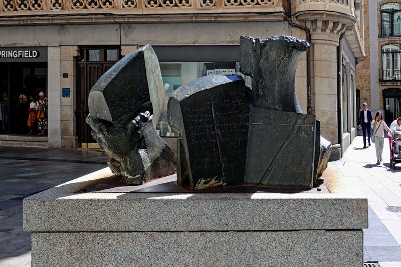 DC 22-0794-182.jpg :: Saga Douro River Cruise, Salamanca. Spain: The sculpture \