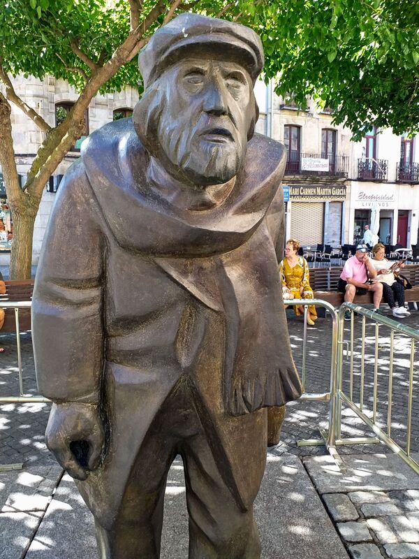 DC 22-0794-191.jpg :: Saga Douro River Cruise, Salamanca. Spain: The image shows the bronze sculpture, monument to the poet Adares in Salamanca. The monument is located in the Plaza del Corrillo. The poet's real name was Remigio González Martín, and he was known by his nickname \