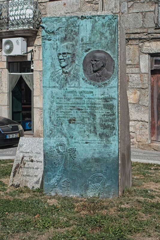 DC 22-0808-002.jpg :: Saga Douro River Cruise, Favaios: This is a bronze plaque monument dedicated to Carlos Botelho. It features two relief portraits of him and a detailed inscription about his life and work. Camilo Botelho was a good, fair and honourable man. Defender of freedom, a peacemaker and a unifier - a statesman at the height of great figures of national politics. The PS of Alijó could not fail to celebrate, on the one hand, the implantation of the Republic and on the other, to remember, for its importance in the history of municipal political life. Photo taken 02/09/2022