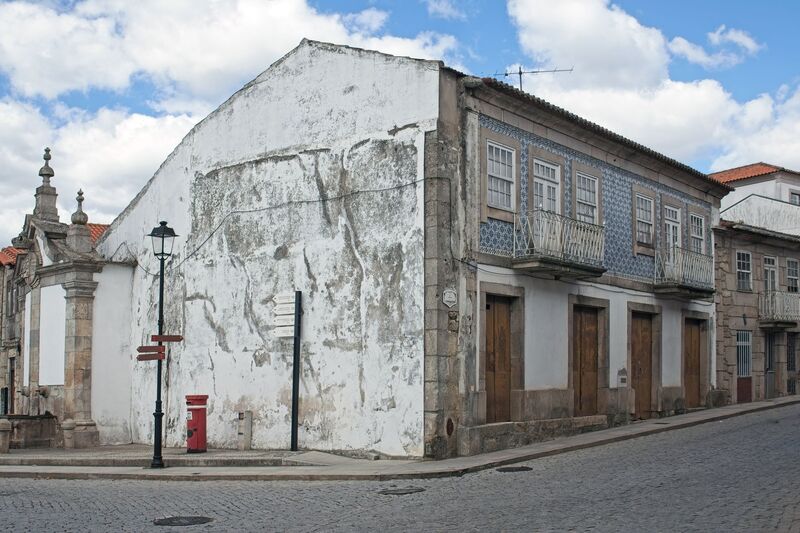 DC 22-0808-006.jpg :: Saga Douro River Cruise, Favaios:  The junction of Rua Direita and Rue do Camellao Morais.  To the left the Fonte Manuelina (Manueline Fountain). Photo taken 02/09/2022
