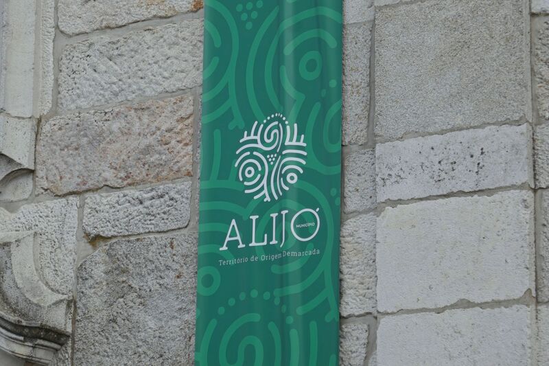 DC 22-0808-015.jpg :: Saga Douro River Cruise, Favaios:  The building in the image is the Núcleo Museológico de Favaios - Pão e Vinho, also known as the Bread and Wine Museum. The museum is located on Rua Direita in the charming village of Favaios, within the Douro Valley region of Northern Portugal. It is housed in an 18th-century building, locally referred to as \