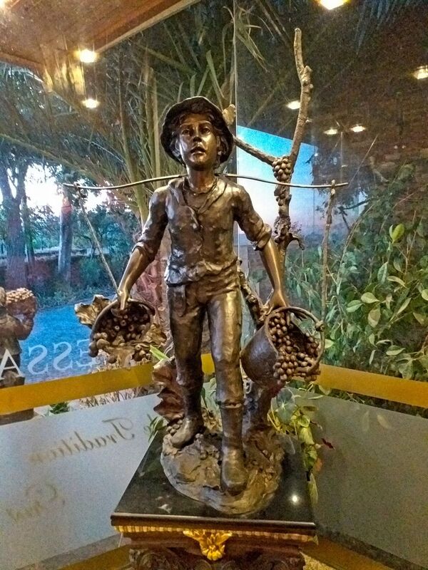 DC 22-0808-077.jpg :: Saga Douro River Cruise, Favaios, Avessada Wine Estate: Quinta da Avessada is located in the centre of the Douro demarcated region at its highest point (at an altitude of 600 meters) and the flattest point in the whole region (about 1,000ha of plateau), consisting of four buildings (one of them is one hundred years old) and 25ha of planting. Due to this, 90% of its plantation is destined to the production of Muscat grapes, with which Moscatel de Favaios is produced, and is designated a national apéritif. It is the Wine-Growing Village of Favaios. Table decoration. Photo taken 02/09/2022