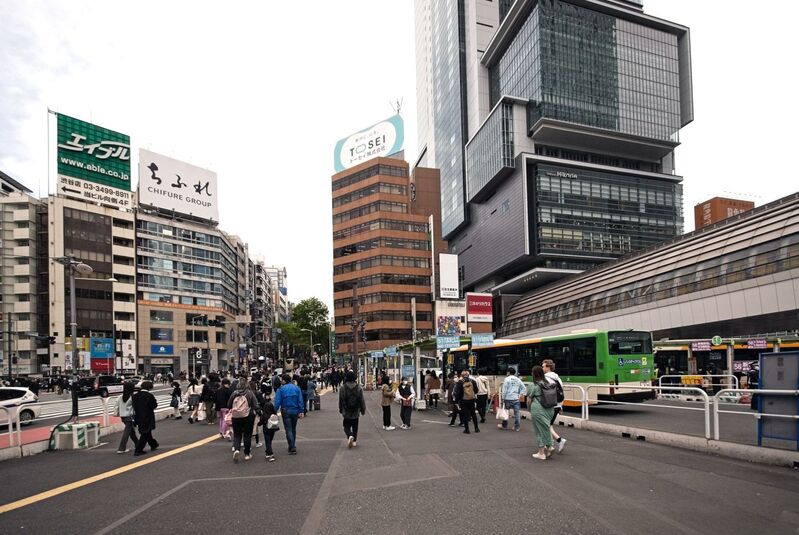 DC 23-0677-034.jpg :: Iglu Tour, Ultimate Japan & Cherry Blossom: Tokyo, Japan, A major commercial centre, Shibuya houses two of the busiest railway stations in the world, Shibuya Station and Shinjuku Station. Photo taken 31/03/2023