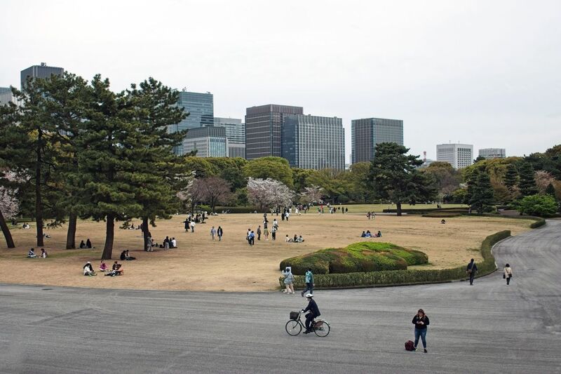 DC 23-0677-160.jpg :: Iglu Tour, Ultimate Japan & Cherry Blossom: Tokyo, Japan. The current Imperial Palace is located on the former site of Edo Castle, a large park area surrounded by moats and massive stone walls in the centre of Tokyo, a short walk from Tokyo Station. It is the residence of Japan's Imperial Family. Imperial Palace East Gardens, K?kyo Higashi Gyoen are part of the inner palace area and open to the public. They are the former site of Edo Castle's innermost circles of defence, the honmaru (\