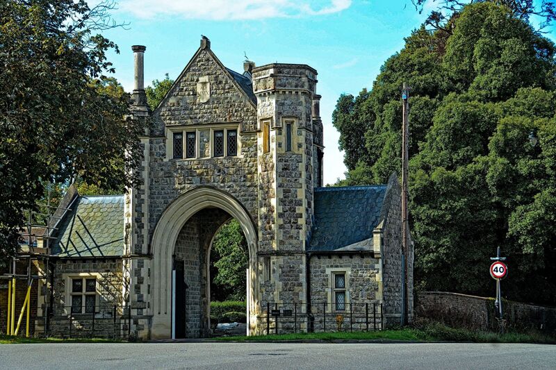 DC 24-0736-056.jpg :: Tenterden, Kent: Gatehouse of Heronden Hall, a Grade II listed building. The gatehouse is a Gothic-style structure designed by the notable architect William John Dongthorn in 1846 for local landowner William Whelan. Photo taken 04/09/2024