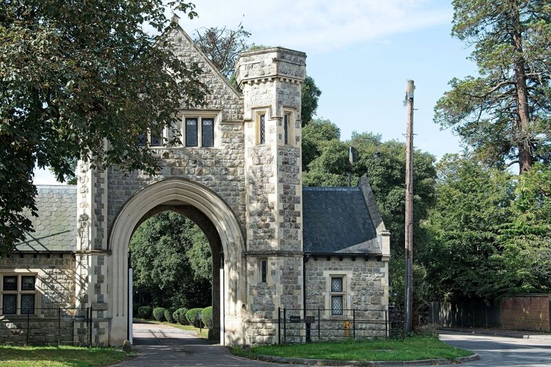 DC 24-0736-057.jpg :: Tenterden, Kent: Gatehouse of Heronden Hall, a Grade II listed building. The gatehouse is a Gothic-style structure designed by the notable architect William John Dongthorn in 1846 for local landowner William Whelan. Photo taken 04/09/2024