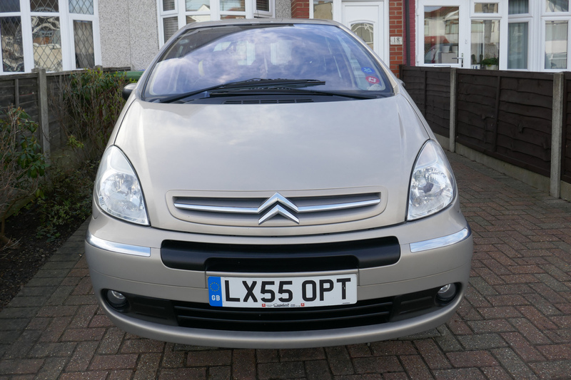 DC 24-0769-005.jpg :: 2005 Citroen Picasso Xsara Desire. Website owners car from new, located outside house in Harcourt Avenue, Sidcup. Reg No. LX55OPT. Photo taken 24/02/2024