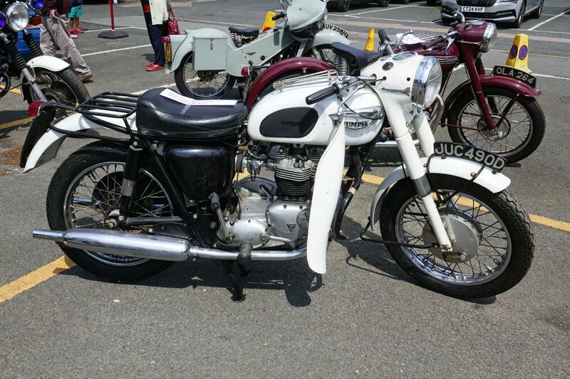 DC 25-0777-066.jpg :: Marlow House, Sidcup, Historic Police Cars Display: 1966 Triumph Thunderbird. Part of the Metropolitan Police Historic Vehicle Collection. Reg No. JUC 490D. Photo taken 08-06-2025