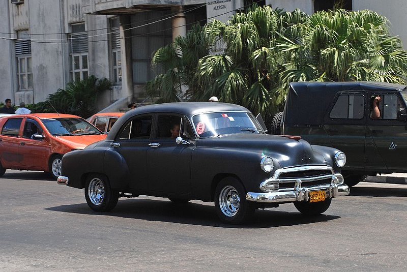 DC 11-0240-095.jpg :: 2011 - Cuban Classic Cars - 1952 Chevrolet Styline Deluxe from outside the Hotel Tryp Habana Libre in Havana.. Reg. No. HDZ 413 on a yellow Cuban plate. 26/05/2011  
