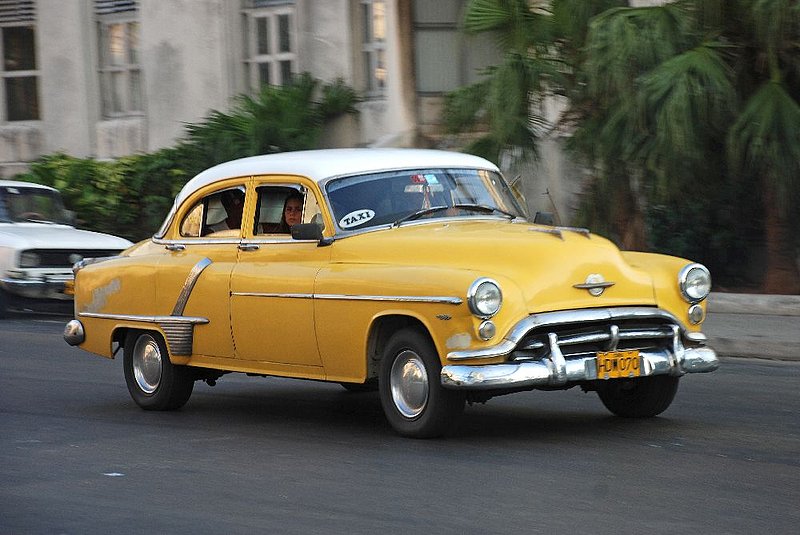 DC 11-0240-107.jpg :: 2011 - Cuban Classic Cars - 1952 Oldsmobile 88 4 Door Sedan. Seen outside the Hotel Tryp Habana Libre in Havana. Reg No. HDW 070 on cuban yellow plate. 29/05/2011
