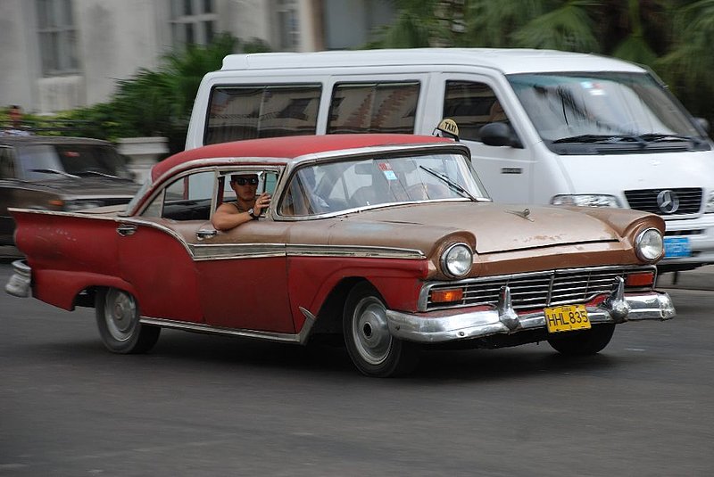 DC 11-0240-124.jpg :: 2011 - Cuban Classic Cars - 1957 Ford Fairlane. Seen outside the Hotel Tryp Habana Libre in Havana. Reg No. HHL 835 on cuban yellow plate. 28/05/2011
