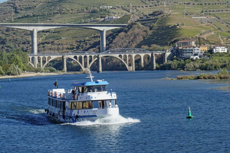 DC 22-0789-001.jpg :: Saga Douro River Cruise, Regua Lamego to Pinhao, River Douro: The MS Infanta of Barcadouro cruises, a passenger ship sailing under the flag of Portugal. Cruising on the River Douro at Peso da Regua. The Bridges Régua Railway Bridge at Peso da Régua, also known as the Régua Road Bridge and Ponte Miguel Torga in the background. Photo taken 30/08/2022.
