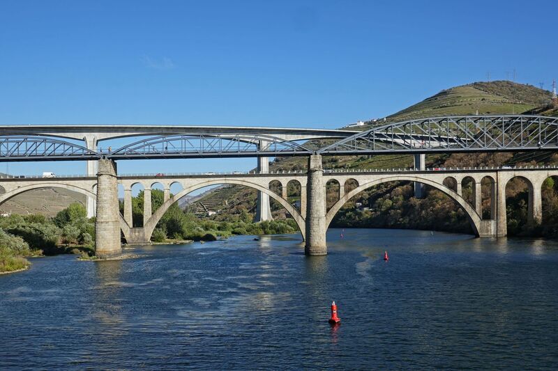 DC 22-0789-016.jpg :: Saga Douro River Cruise, Regua Lamego to Pinhao, River Douro: The Régua Railway Bridge at Peso da Régua, also known as the Régua Road Bridge and Ponte Miguel Torga at Peso da Régua. Photo taken 30/08/2022.