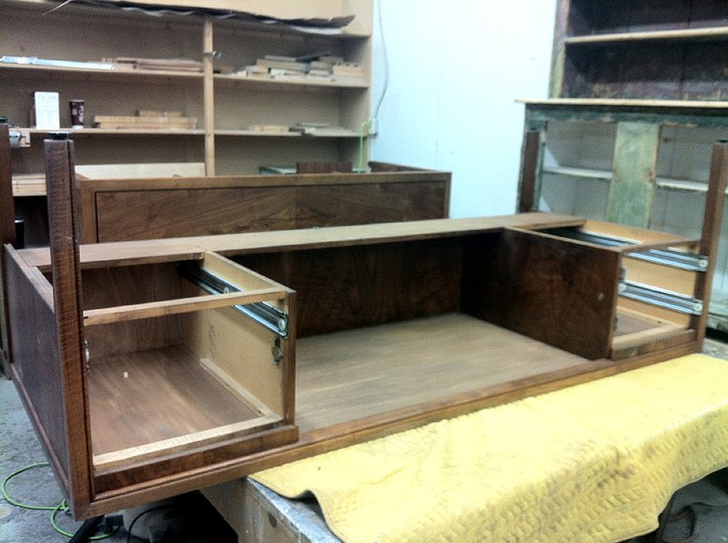 preparing to disassemble desk1.jpg