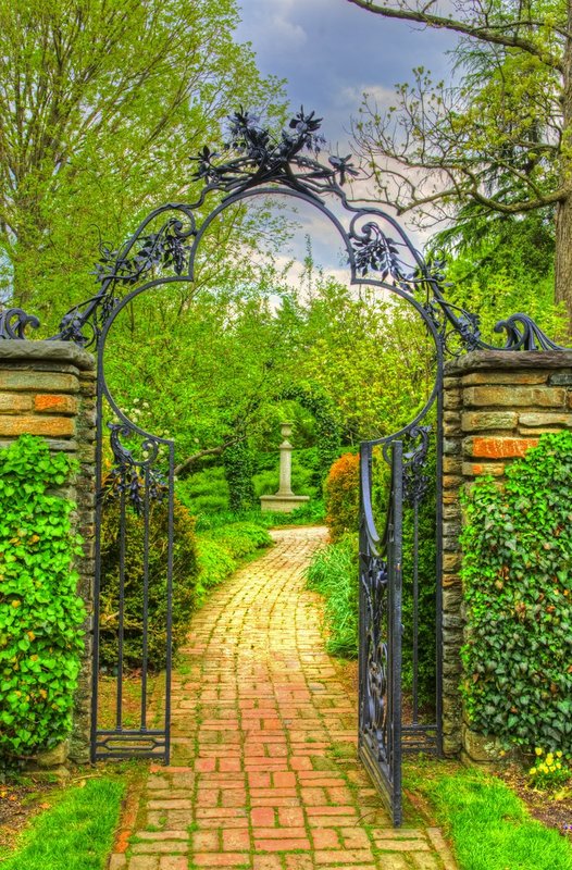 Garden of Shadow_DLM_20140503_017_0072_v2_tonemapped_web.jpg