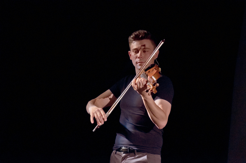 DANIEL-T-GRAMKEE-WELL-STRUNG2015-DSC_8342-1.jpg