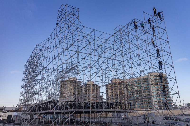Men on Steel scaffold Rosarito Mexico 064.jpg