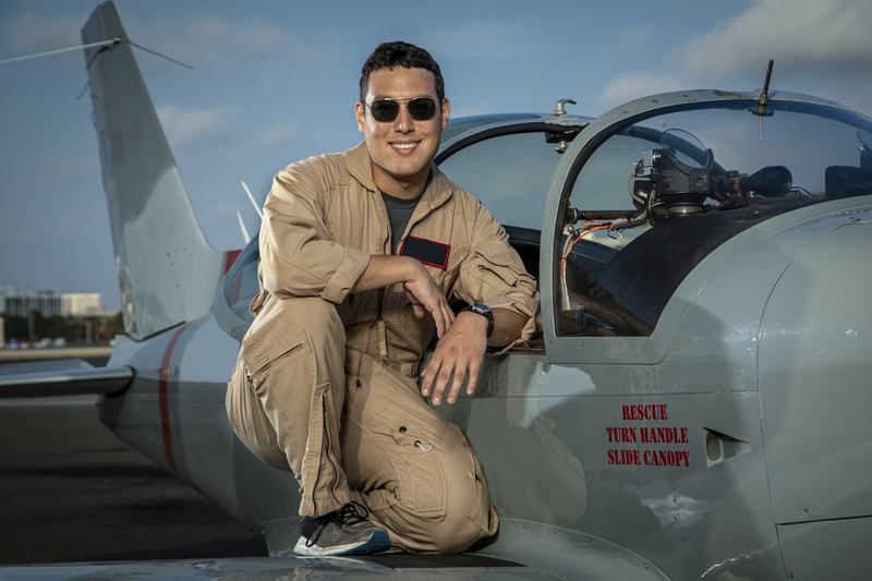 Pilot and fighter airplane wearing a jumpsuit 002-2.jpg :: Pilot and fighter airplane wearing a jumpsuit