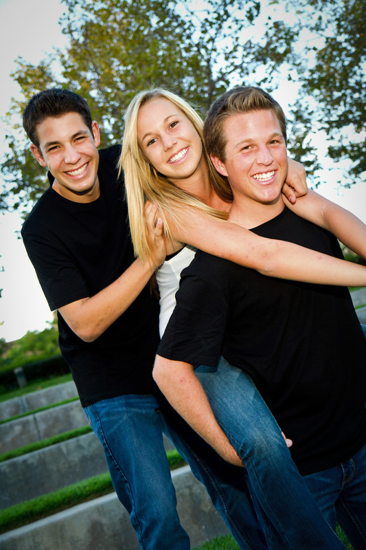 Siblings piggy back 01.jpg