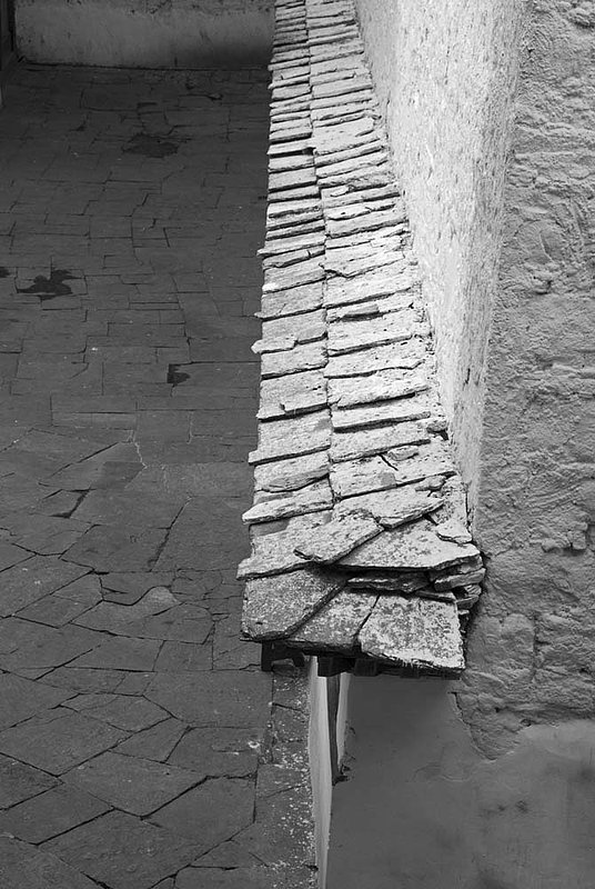 40 Kyichu Temple Wall 012.jpg