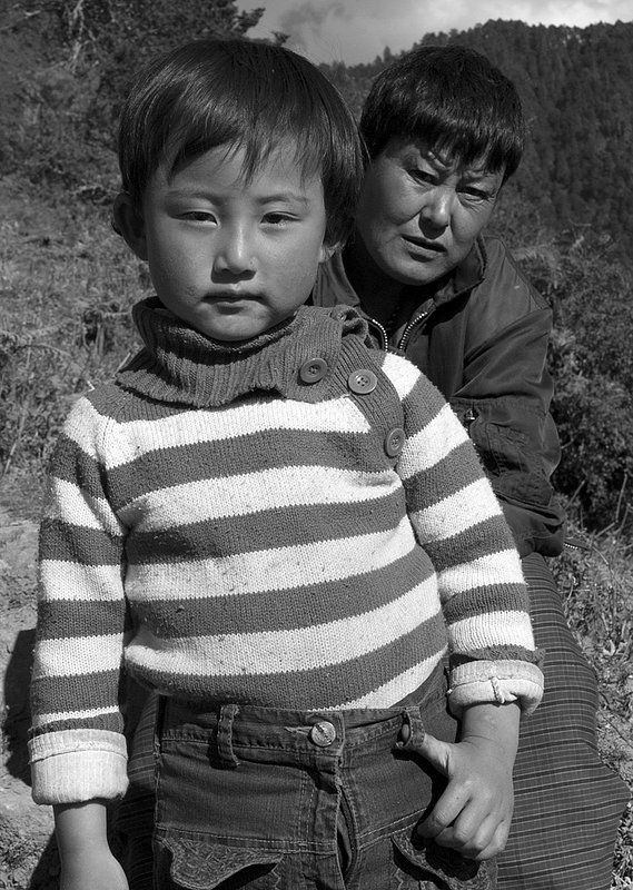 Boy  Mother 0386.jpg :: Bhutanese Boy and Mother