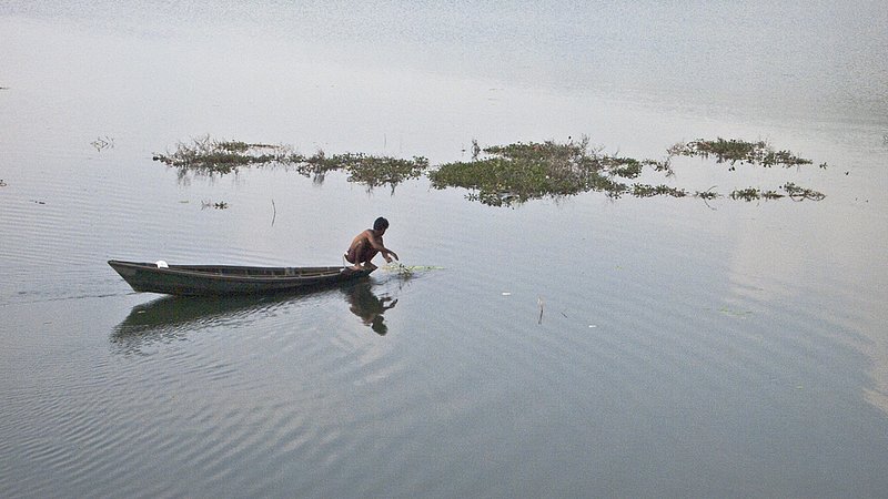 Nepalese Fisherman 0667 copy.jpg