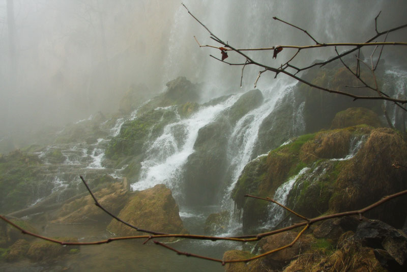 Base of the Falls.jpg :: Base of the falls, heavy mist and fog.