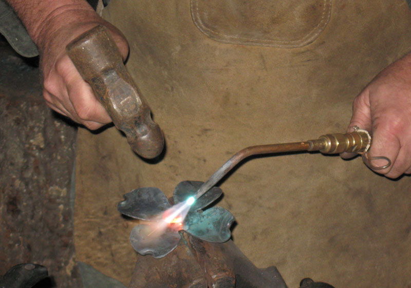 Blacksmith-1.jpg :: Blacksmith, gate, flower,leaf