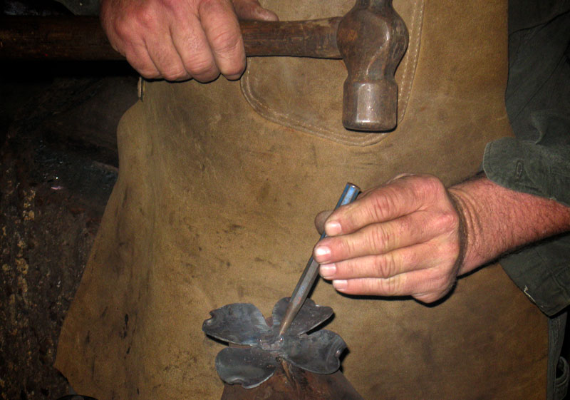 Blacksmith-5_1.jpg :: Blacksmith, gate, flower,leaf